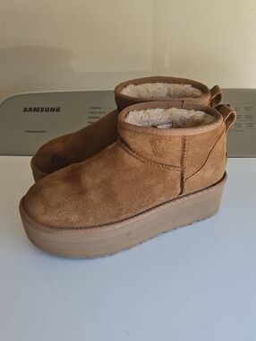 UGG Ultra Mini Platform Womens Slipper Chestnut Size 9